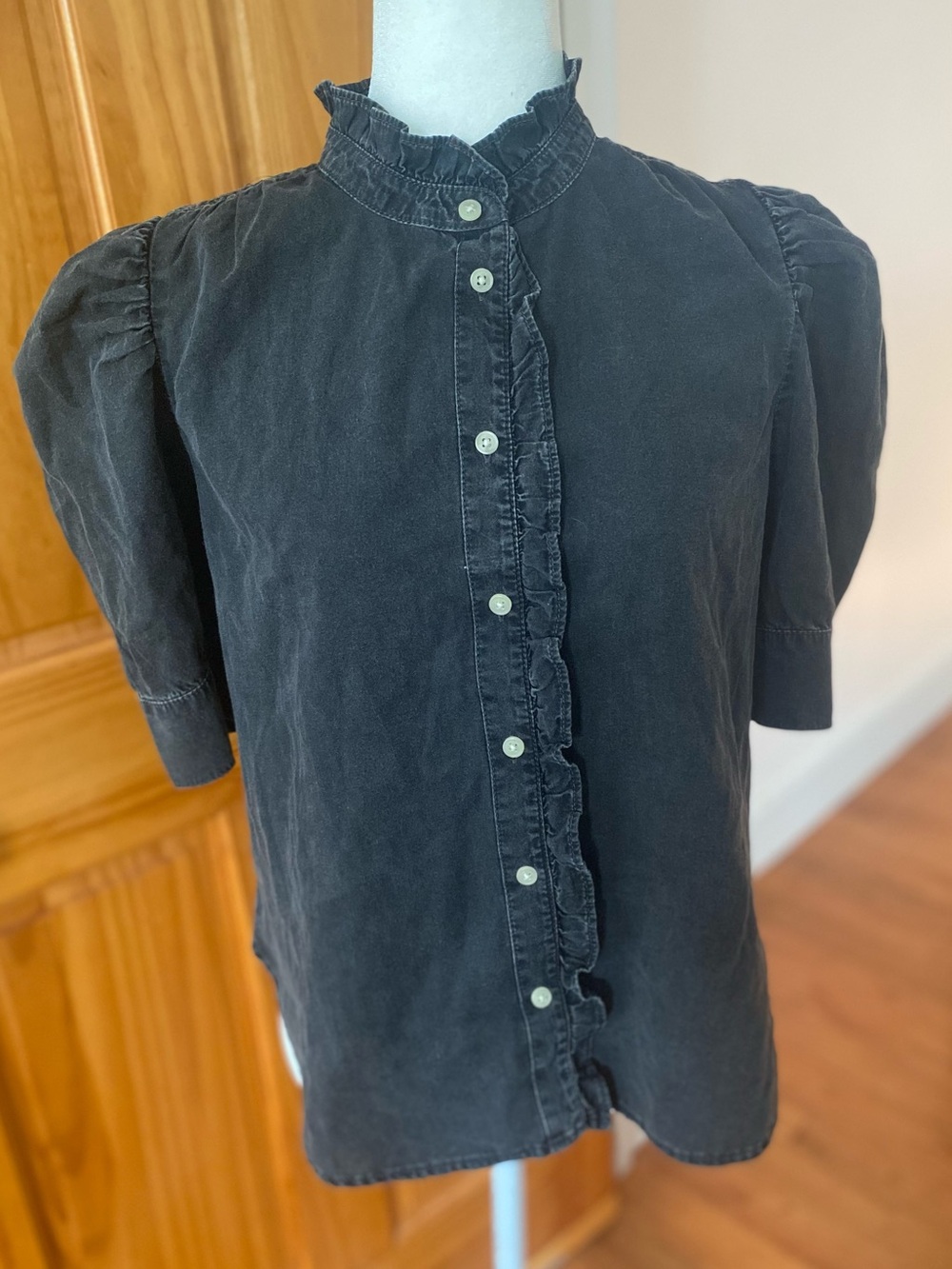 GAP Washed Black Chambray Ruffle Puff Sleeve Button Front Blouse S